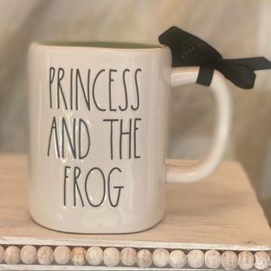 ⚡️Rae Dunn "PRINCESS AND THE FROG" Disney Princess Mug